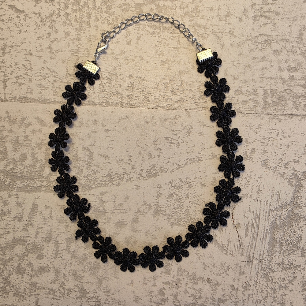 Black Floral Choker Necklace NWOT